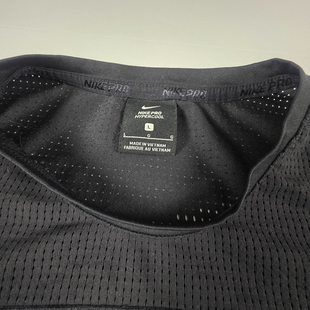 NIKE PRO HYPERCOOL Womens Black Shirt Top T-shirt Short Sleeve Workout - Size L - Picture 4 of 8